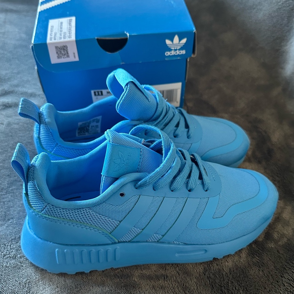 Kids size 1 Adidas Multix Sneakers